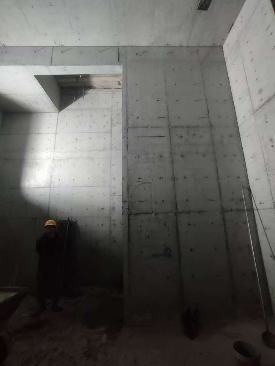青白江墙上开槽钢筋断了有影响吗